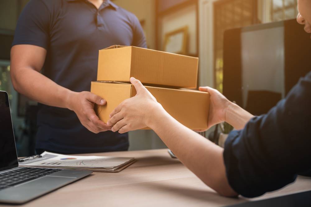 Elden teslim edilen kargo görseli